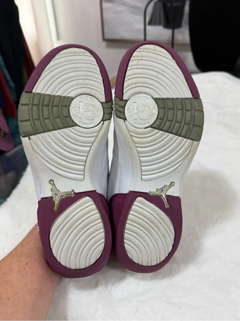 Women’s Jordan Low-Top Sneaker in White & Burgundy size 8